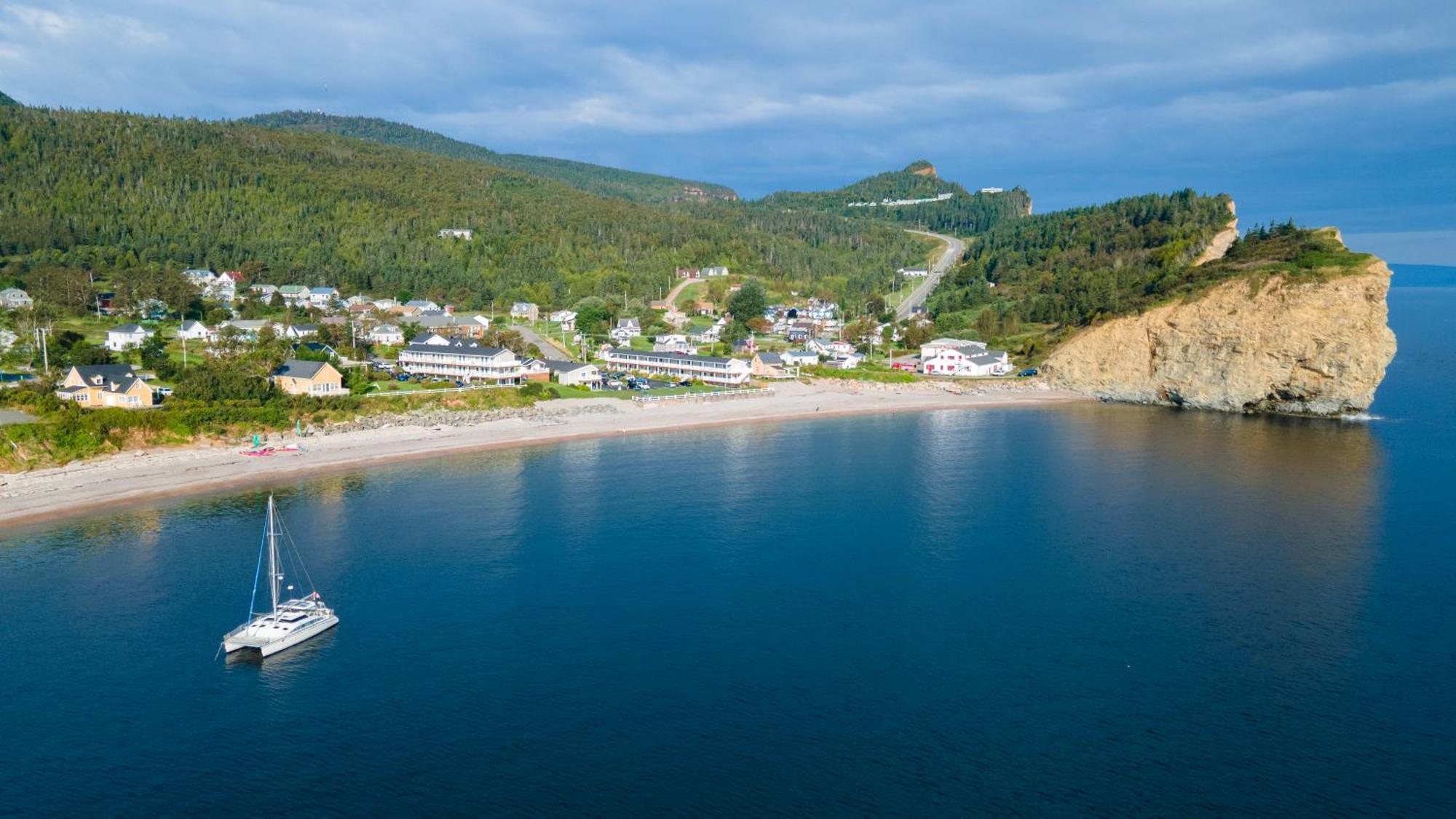 Hotel Les Trois Soeurs Perce Luaran gambar