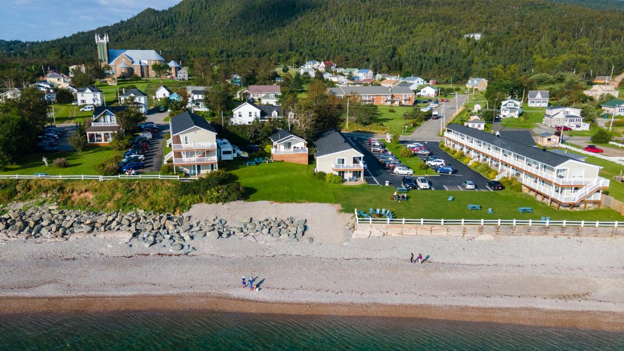 Hotel Les Trois Soeurs Perce Luaran gambar