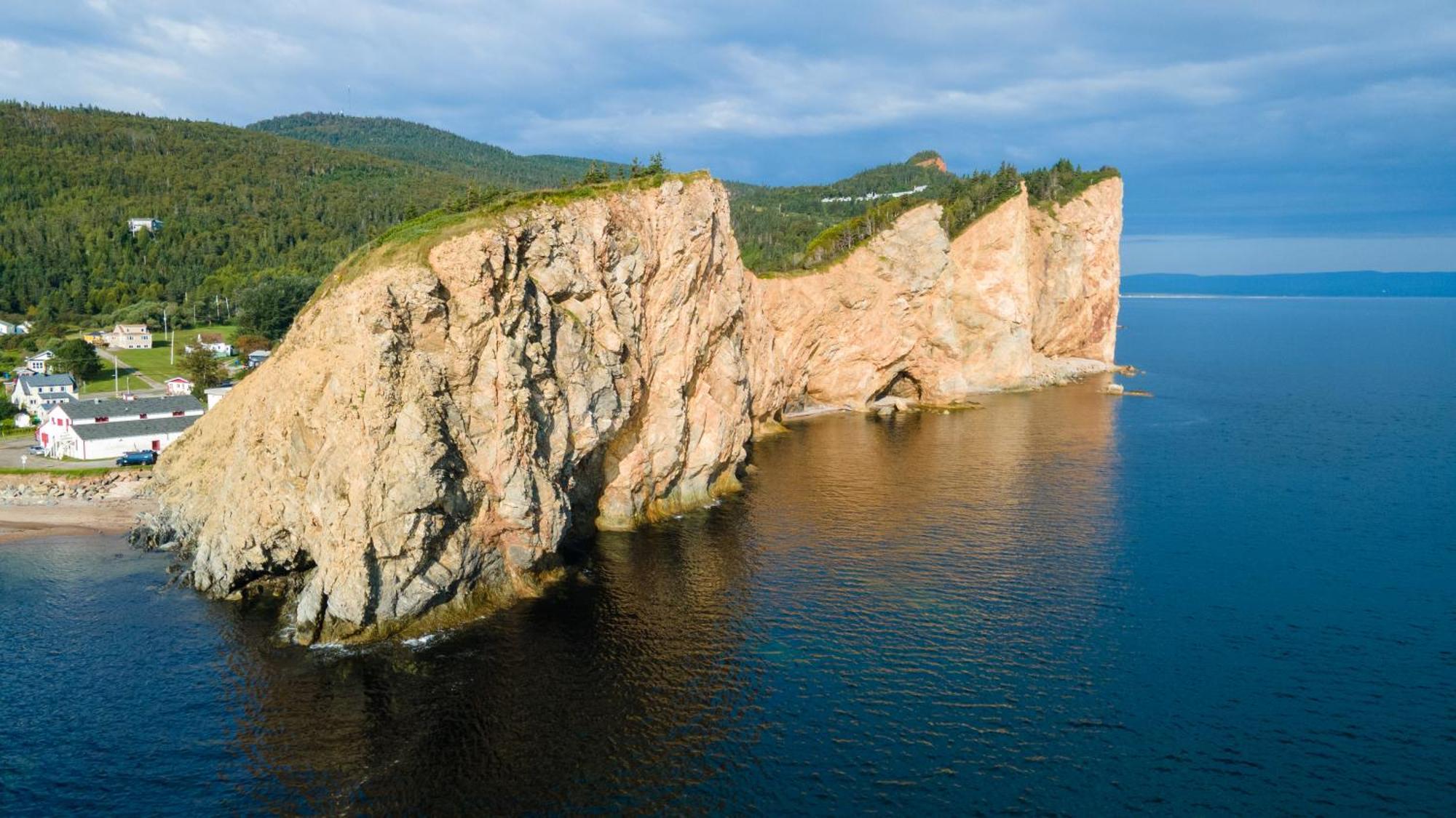 Hotel Les Trois Soeurs Perce Luaran gambar
