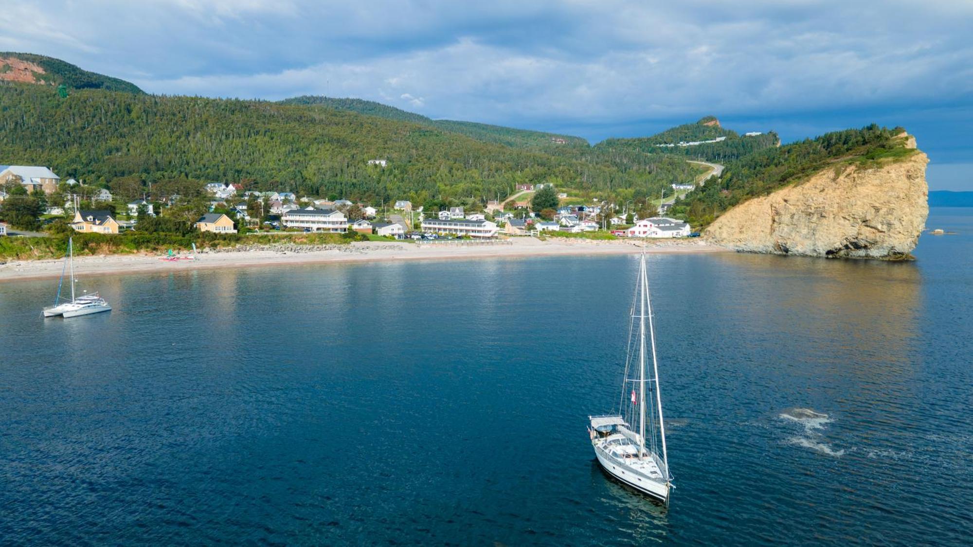 Hotel Les Trois Soeurs Perce Luaran gambar