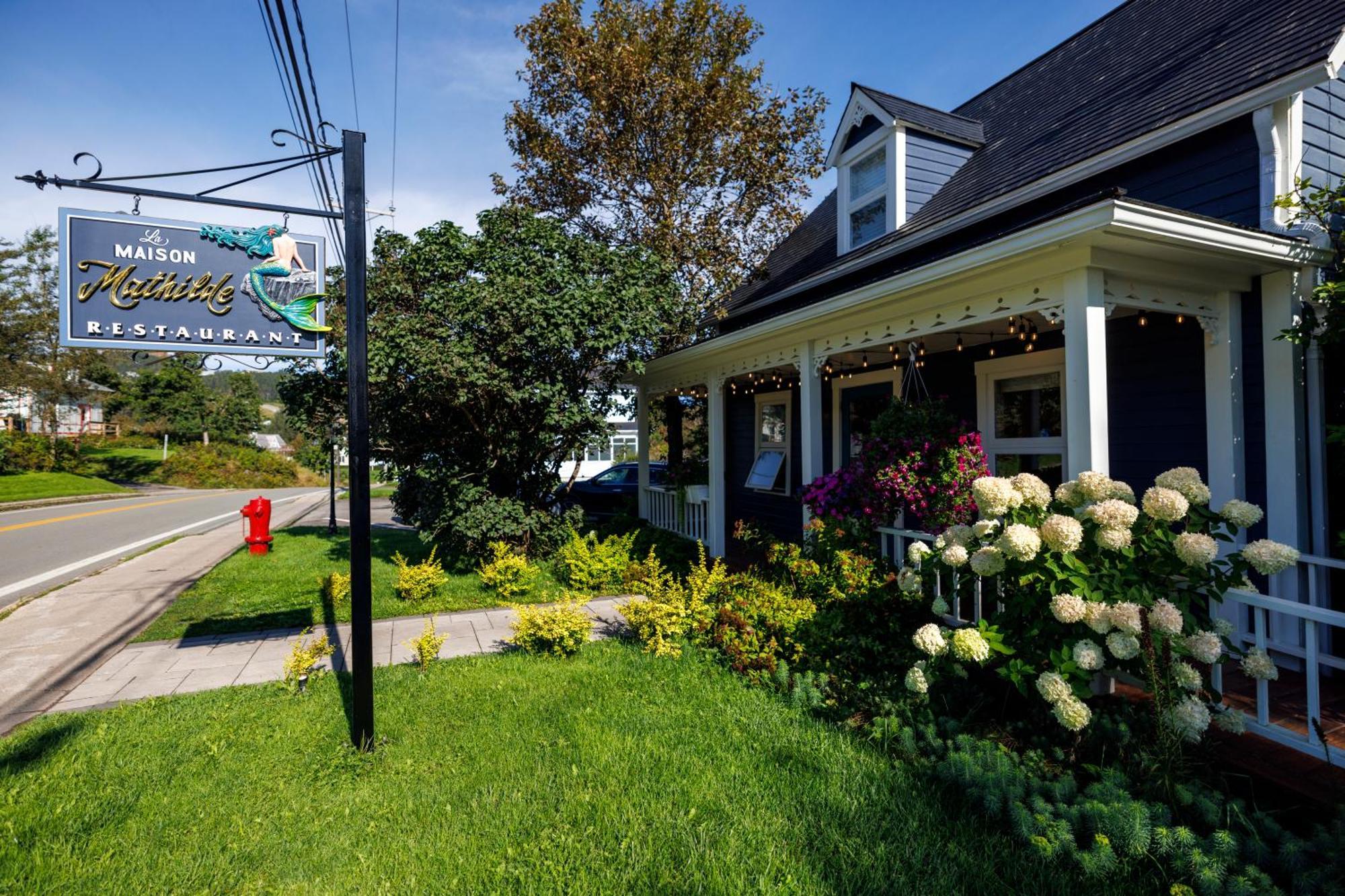 Hotel Les Trois Soeurs Perce Luaran gambar