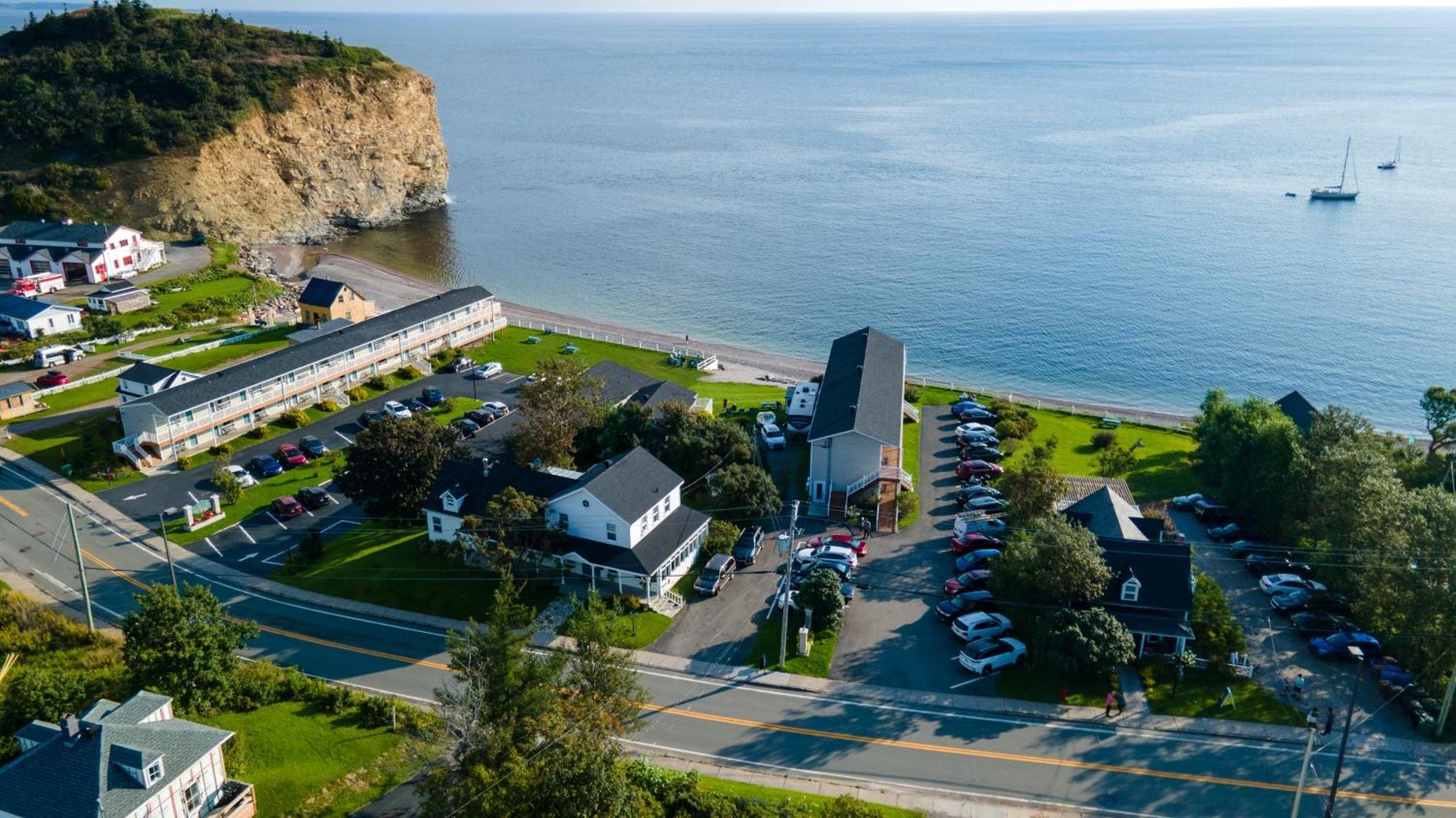 Hotel Les Trois Soeurs Perce Luaran gambar