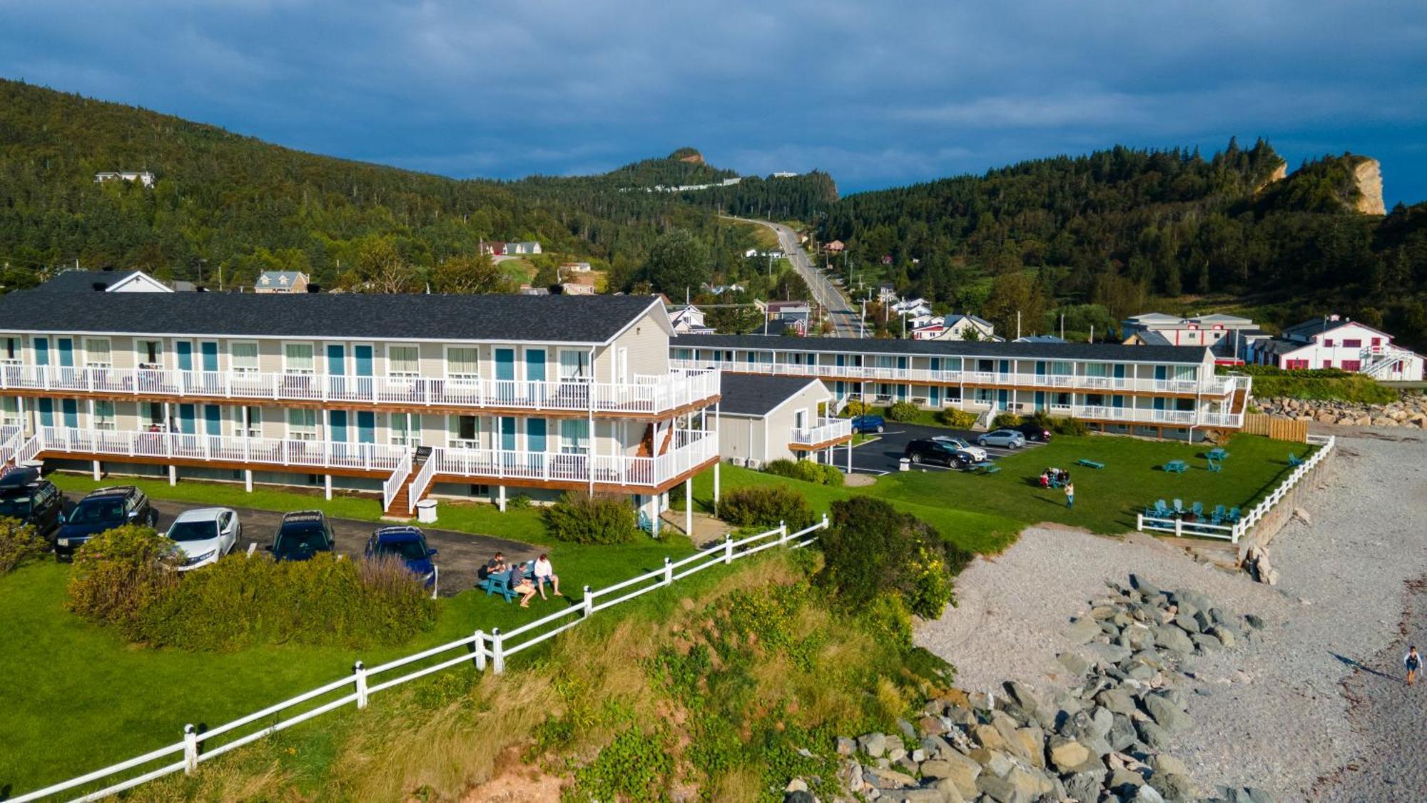 Hotel Les Trois Soeurs Perce Luaran gambar