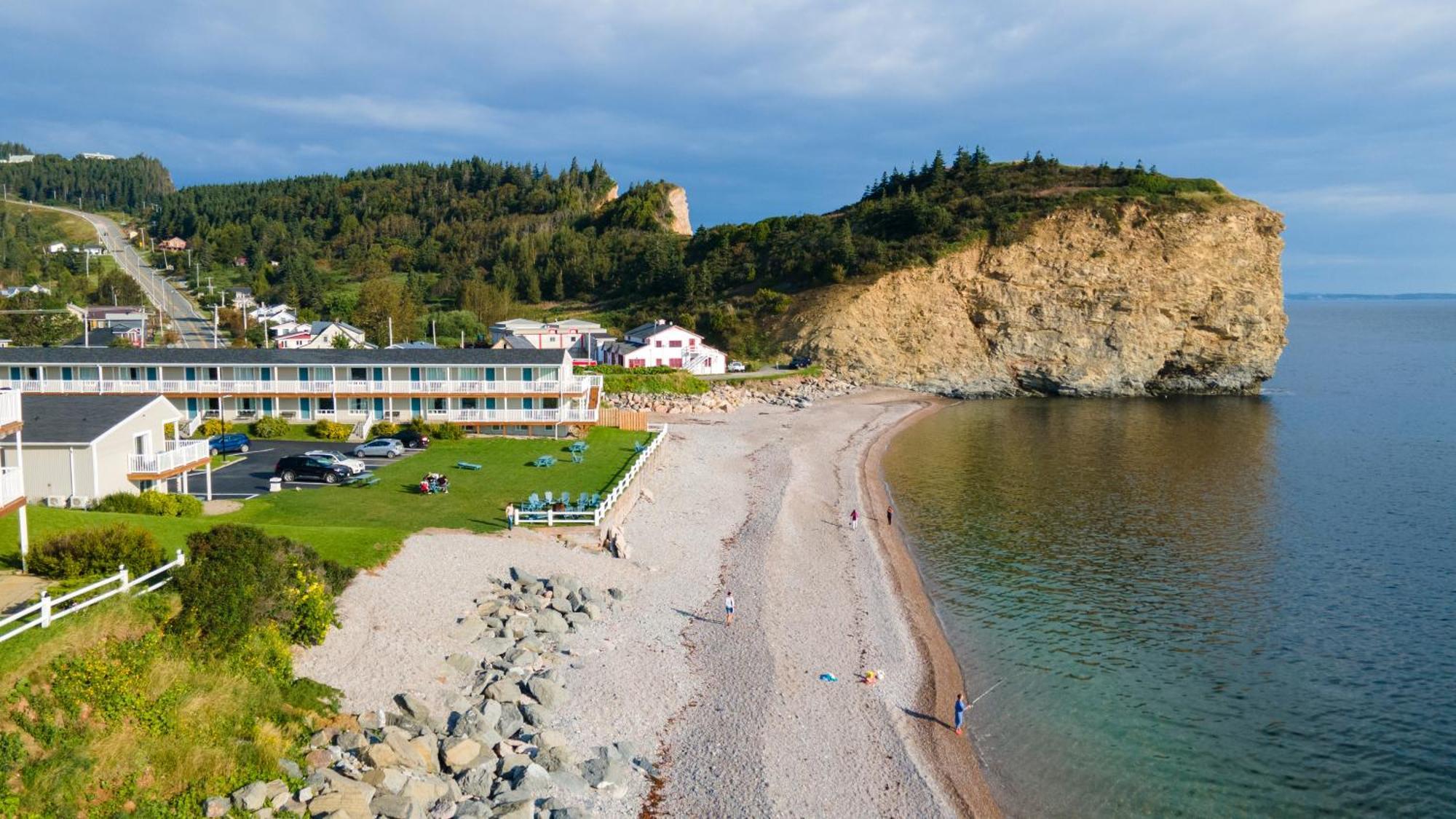 Hotel Les Trois Soeurs Perce Luaran gambar
