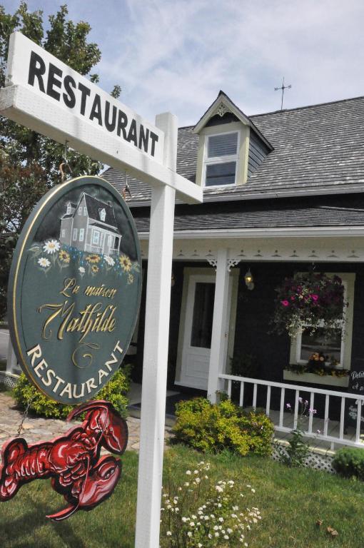 Hotel Les Trois Soeurs Perce Luaran gambar