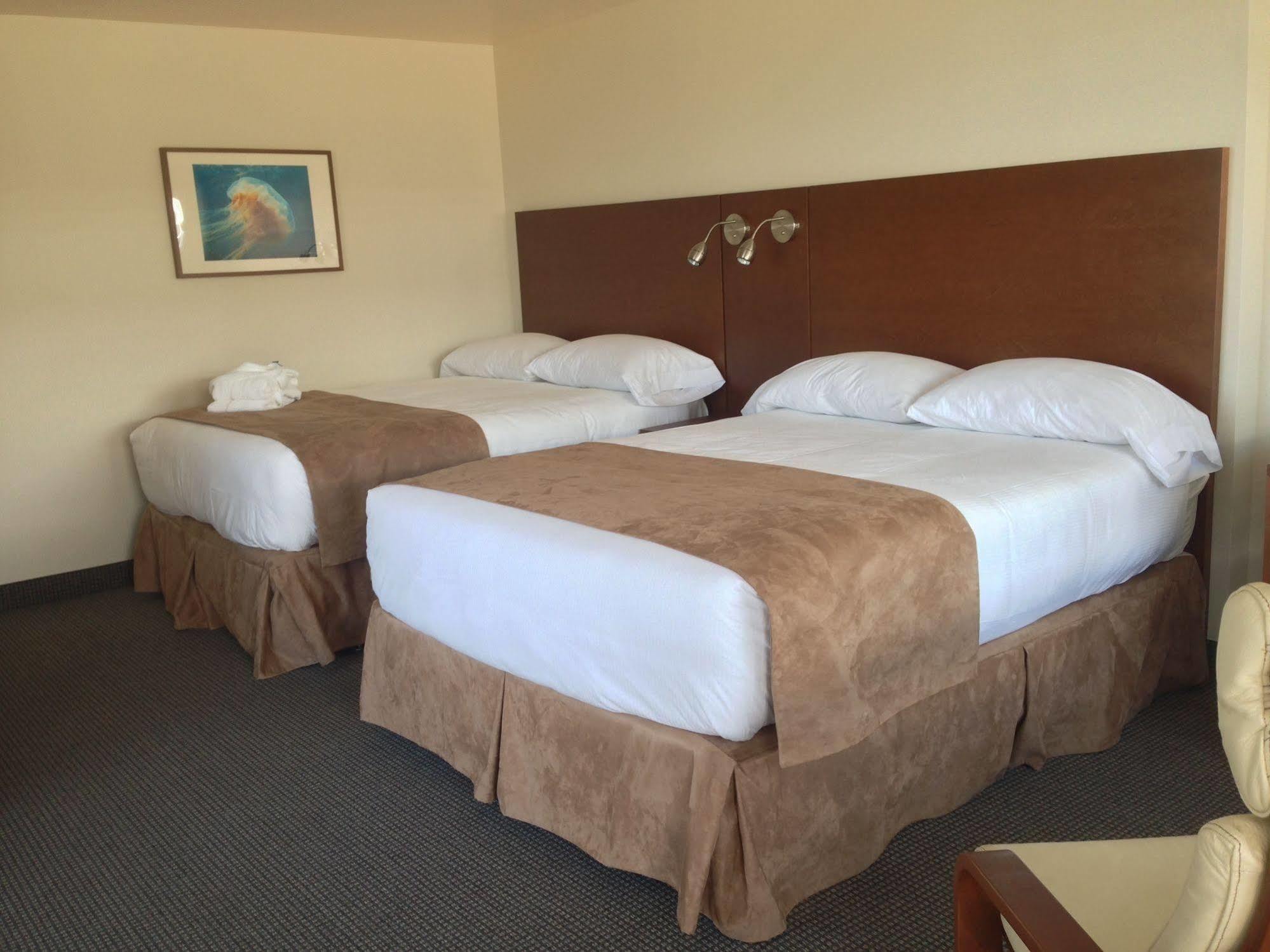 Hotel Les Trois Soeurs Perce Luaran gambar