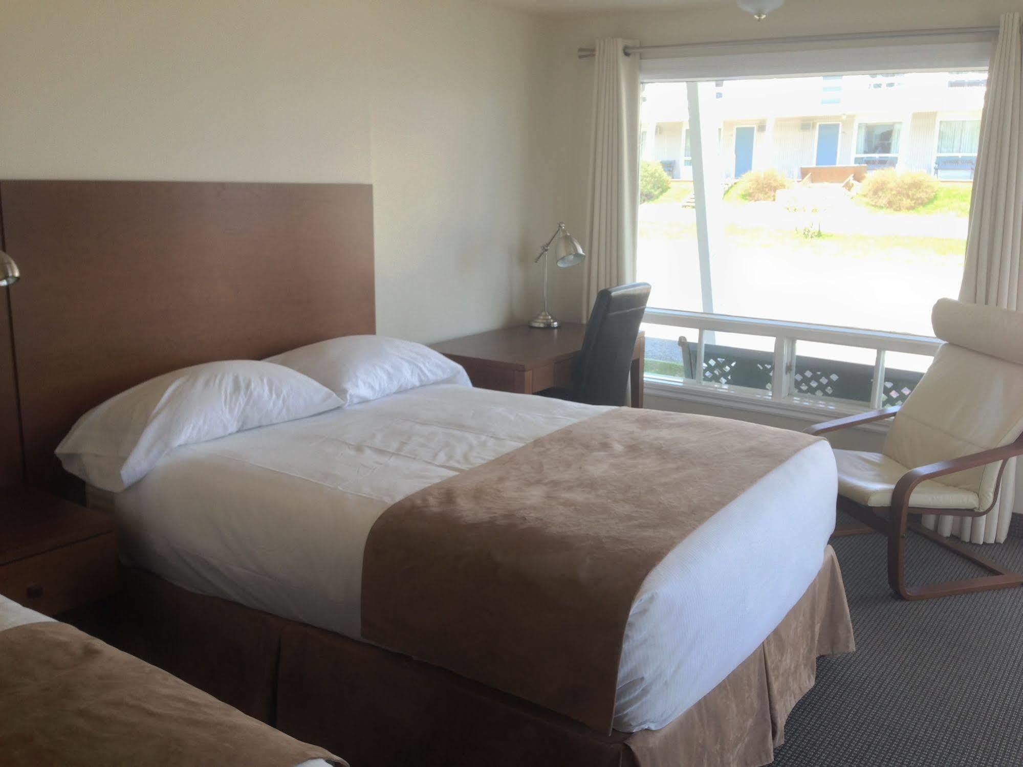 Hotel Les Trois Soeurs Perce Luaran gambar