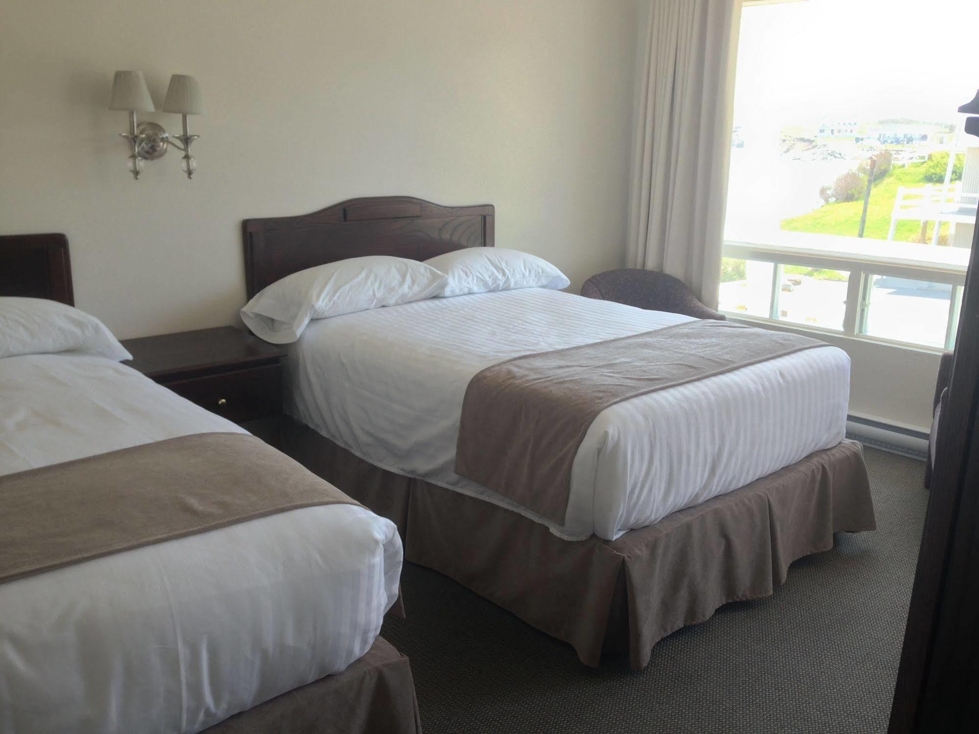 Hotel Les Trois Soeurs Perce Luaran gambar