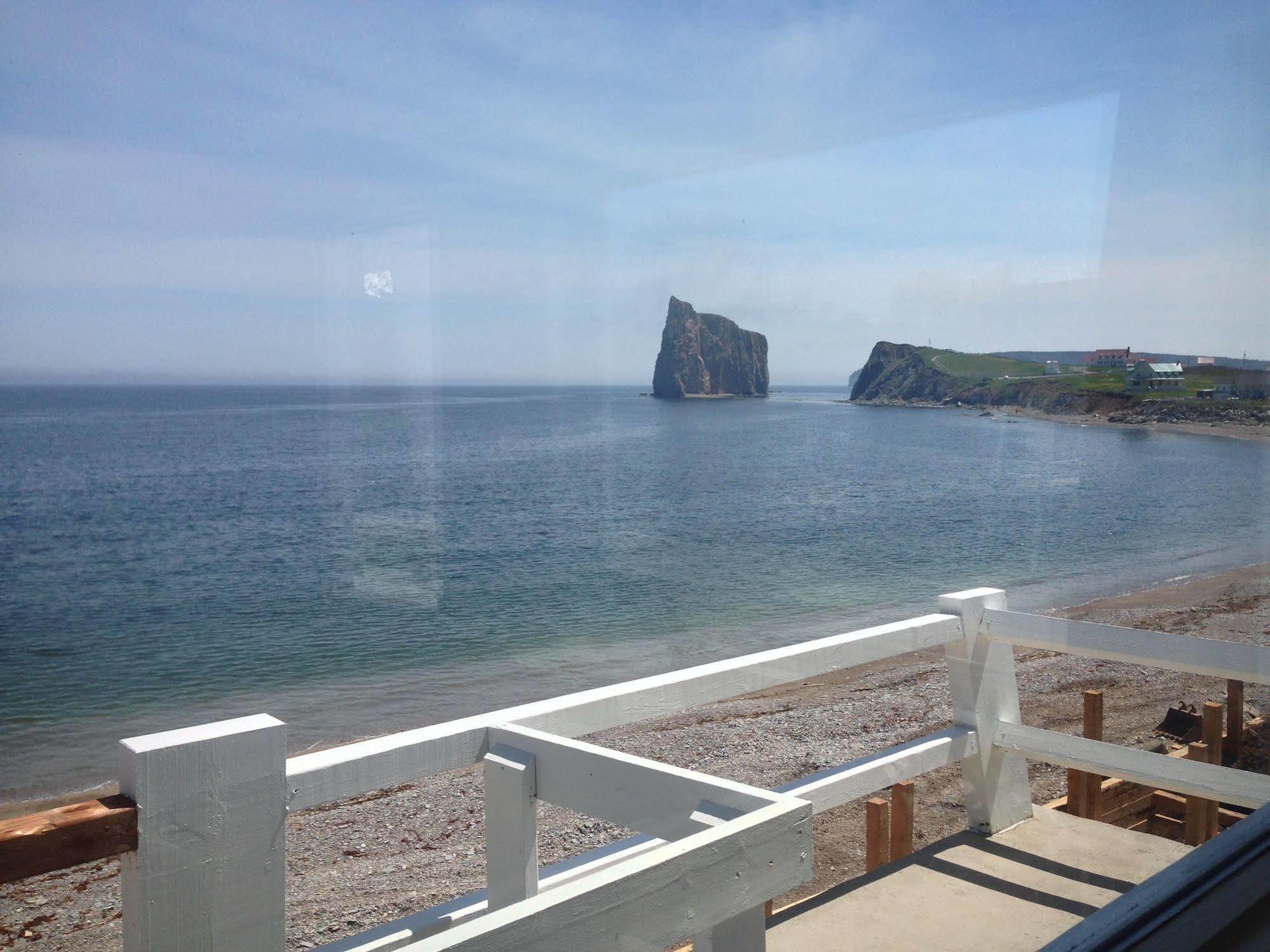 Hotel Les Trois Soeurs Perce Luaran gambar