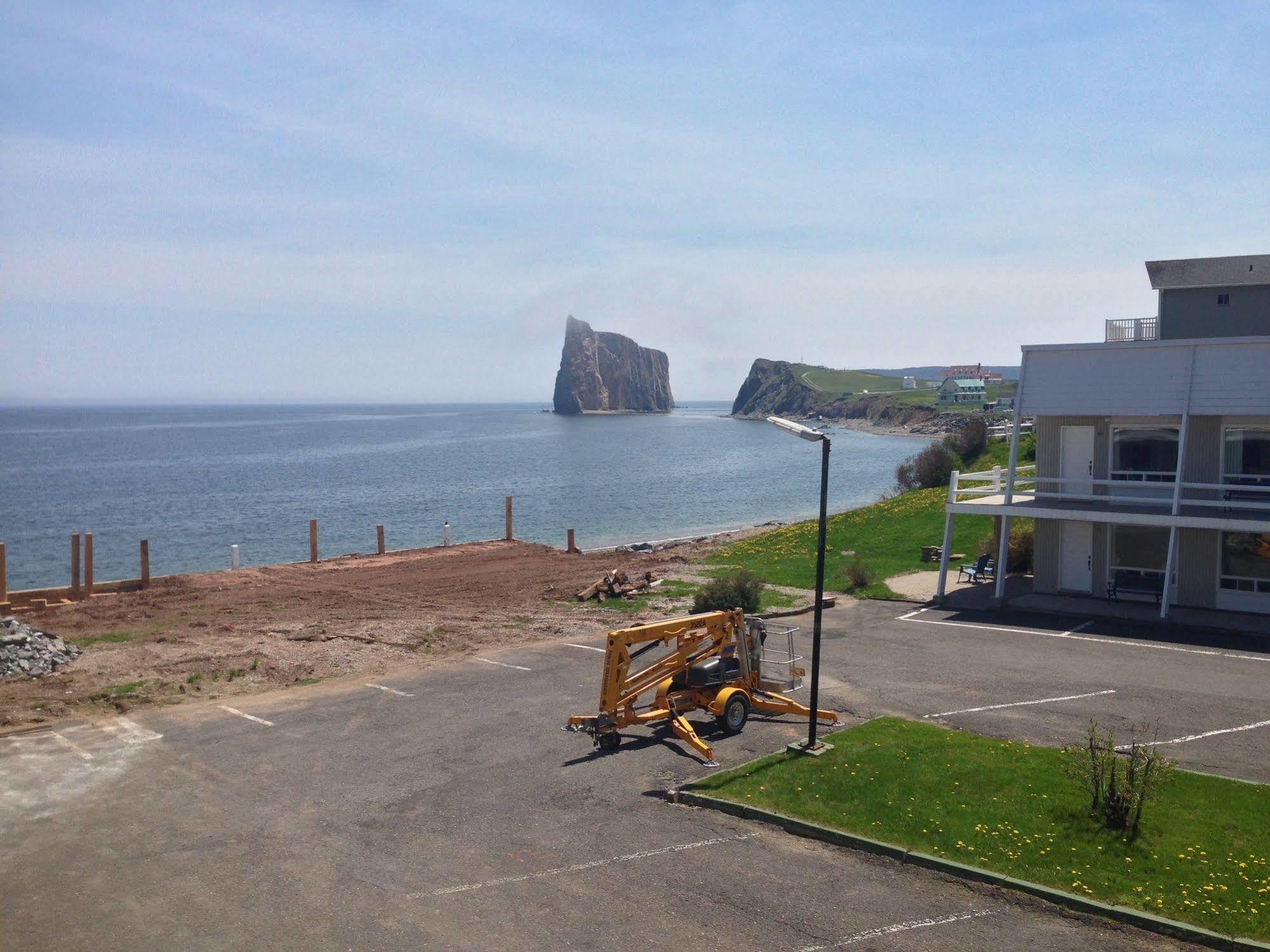 Hotel Les Trois Soeurs Perce Luaran gambar